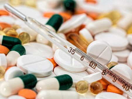 ৯. জ্বর ও ঠান্ডা লাগা কমায়: