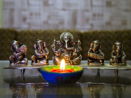 ১. নিত্য পুজো করতে হবে সকালে: