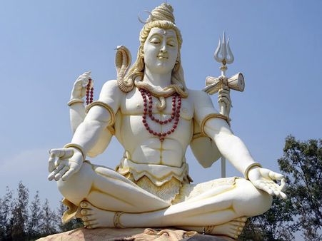 ১. বিপদ থেকে বাঁচতে: