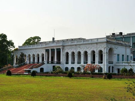 ১. ন্যাশনাল লাইব্রেরি, আলিপুর: