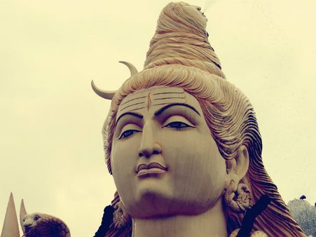 ১. মহাদেবের পুজো শুরু করুন: