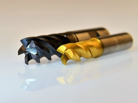 ১. লোহার কোনও জিনিস: