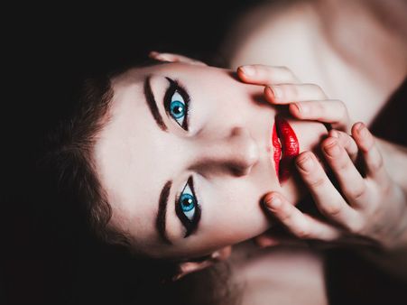 ১. চোখের সংক্রমণে আক্রান্ত হওয়ার আশঙ্কা থাকে: