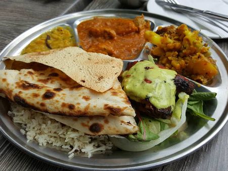 ১. ভারি খাবার খাওয়া পরে জল নয়: