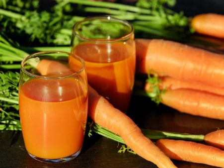 ১. রক্তকে জমাট বাঁধতে দেয় না: