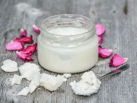 ২. নারকেল তেল: