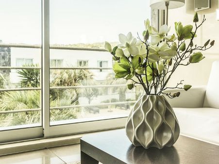 ২. দক্ষিণ-পূর্ব দিকের জমি: