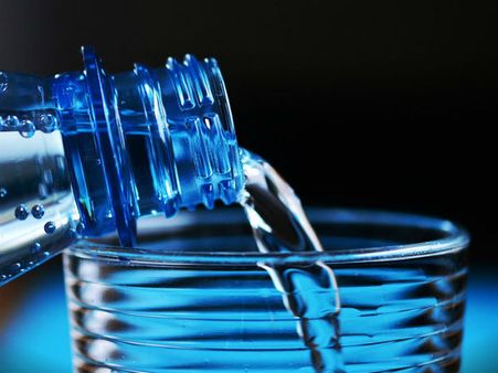 ২. তেষ্টা না পেলে জল পান নয়: