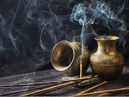 ৩. ধূপের গুণে খুশি লাভ: