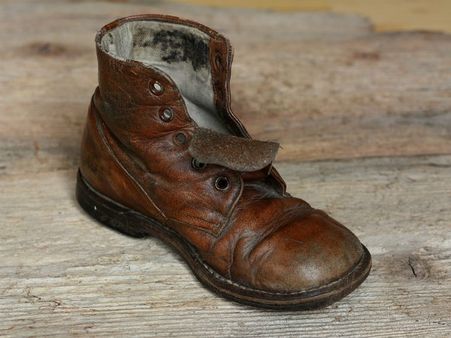 ৩. পুরানো জুতো: