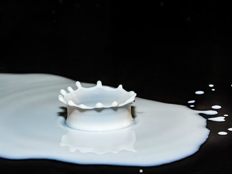 ৩. কাঁচা দুধ: