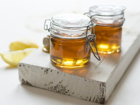 ৪. আমলকি, পার্সলে শাক এবং মধু: