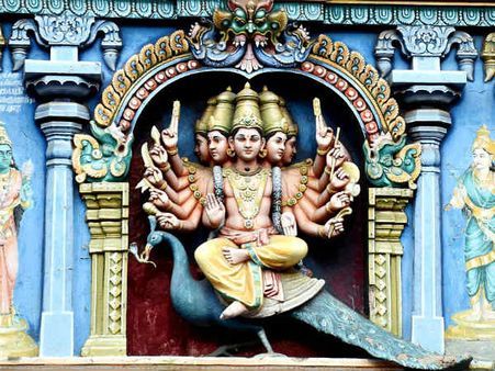 ৪. মন্দিরের সামনের বাড়ি: