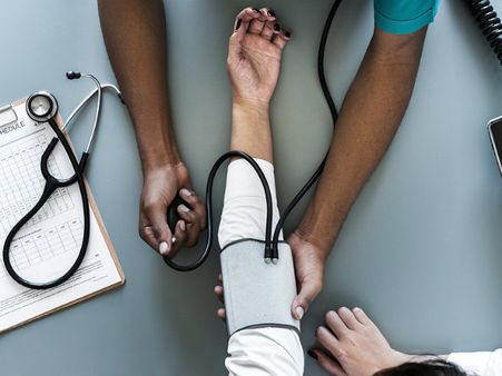 ৫. রক্তচাপ নিয়ন্ত্রণে থাকে: