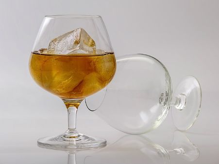 ৫. অল্প বিস্তর অ্যালকোহল সেবন করা চলবে কি? 