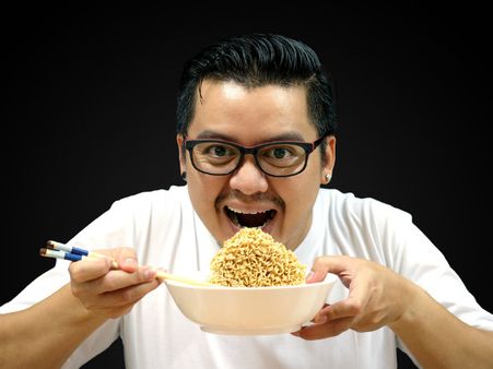 ৫. ভাল করে চিবিয়ে খাবার খেতে হবে: