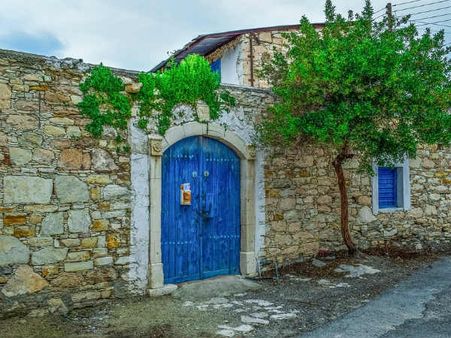 ৫. বাড়ির সদর দরজা: