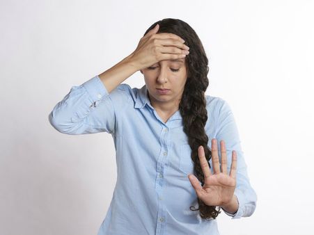 ৬. ক্রনিক মাথা যন্ত্রণায় আক্রান্ত হওয়ার আশঙ্কা থাকে :