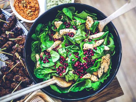 ৭. ত্বকের অন্দরে প্রদাহ কমায়: