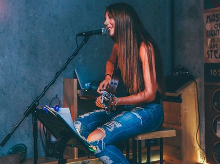 ৭. একাকিত্ব দূর করে: