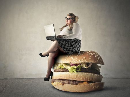 ৭. জাঙ্ক ফুড এবং অস্বাস্থ্যকর খাবার এড়িয়ে চলতে হবে: