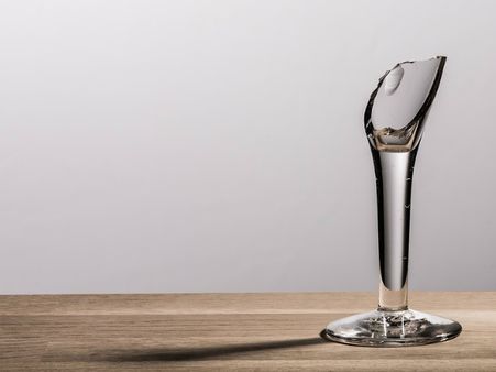 ৭. ভাঙা কাঁচ: