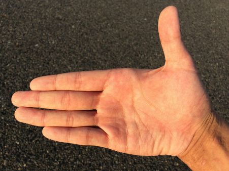 ৮. ডান হাতের উপর পরলে: