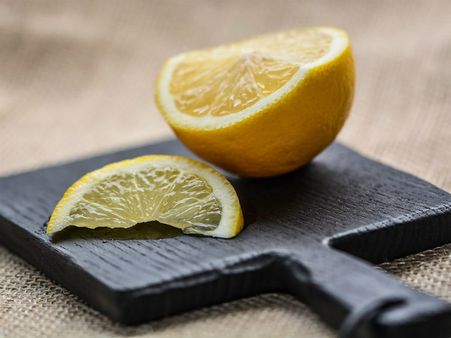 ৮. ত্বকের হারিয়ে যাওয়া উজ্জ্বলতা ফিরে আসে: