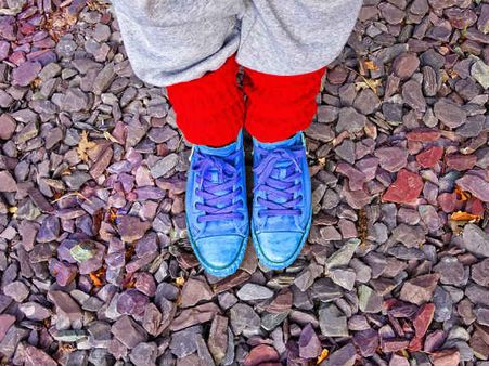 ৯.পায়ে লাগলে: