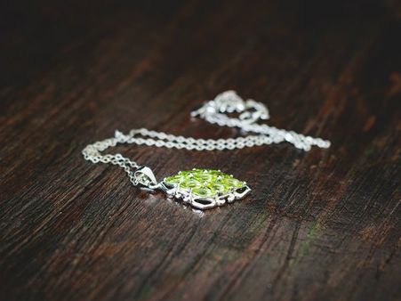 ১. পেরিডট: