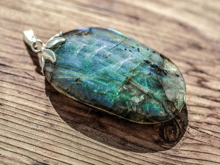 ৬. ল্যাবরাডোরাইট: