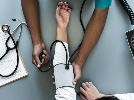 ১. রক্তচাপ নিয়ন্ত্রণে থাকে: