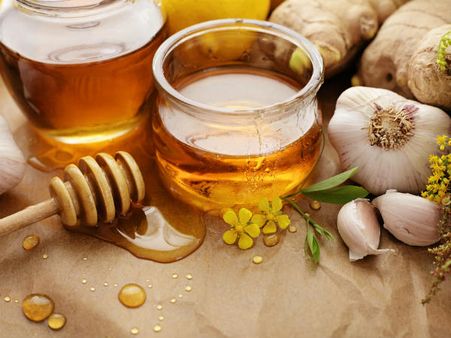 ১০. মধু ও পেঁয়াজের রস: