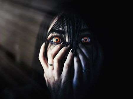 ২. নেগেটিভ শক্তি দূরে থাকে: