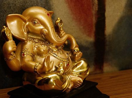 ৩. গণেশ দেবের ছবি: