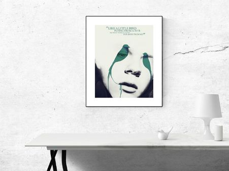 ৩. ফাঁকা দেওয়ালের দিকে মুখ করে বসবেন না: