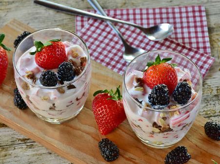 ৪. দই খাওয়া মাস্ট: