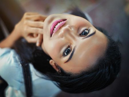 ১. বার বার চোখ খুলুন আর বন্ধ করুন: