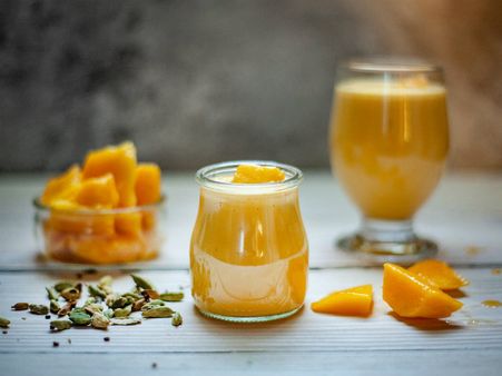 ৫.আমের খোসা এবং দুধ: