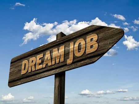 ৫. কর্মক্ষেত্রে উন্নতি লাভ করতে: