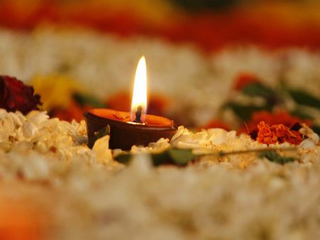 ৬. ফুলের সাজ: