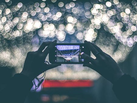 ২. মোবাইলের ব্রাইটনেস: