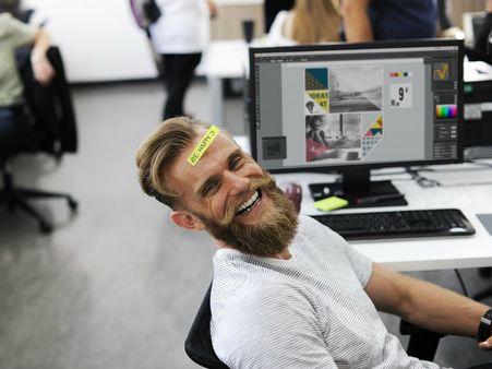 ৬. তৃতীয় চক্ষুর সামনে: