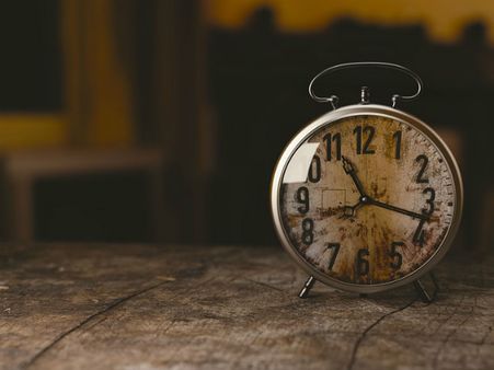 ৬. বন্ধু হয়ে যাওয়া ঘড়ি: