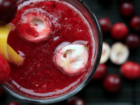 ৭. ক্র্যানবেরি জুসকে রোজের সঙ্গী বানাতে হবে: