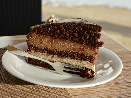 ৮. কেক এবং ব্যাড লাক: