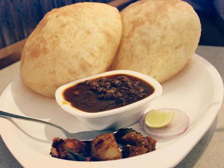 ৯. ছোলা ভাটুরা: