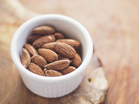 ১. বাদাম: