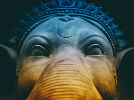 ১. কর্মক্ষেত্রে যে কোনও বাঁধা সরে যেতে সময় লাগে না: