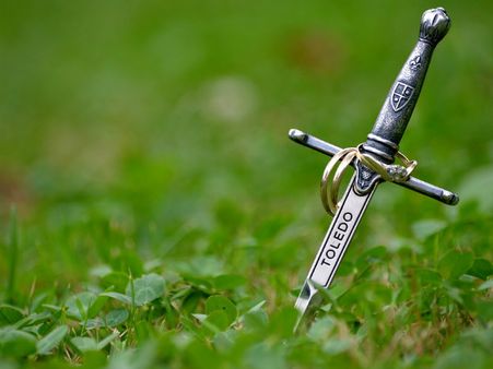 ২. তলোয়ার: